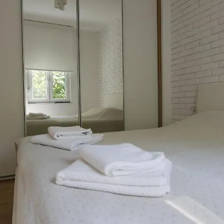 Ana, Vracar, * Belgrado